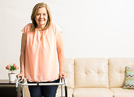 Mujer Mayor con Discapacidad y que Necesita una Asesora en Pensiones