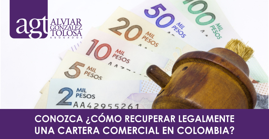 Pesos Colombianos con Muñeco de Madera