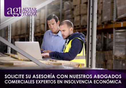 Abogado Asesorando a Ingeniero Sobre Insolvencia Económica en Colombia
