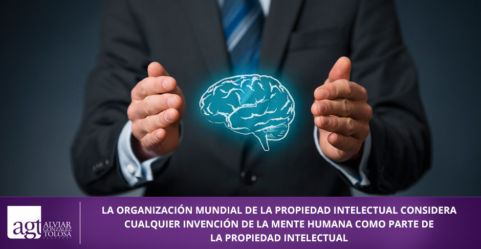 Asesor de Registro de Patentes y Marcas Protegiendo una Imagen de Cerebro Humano